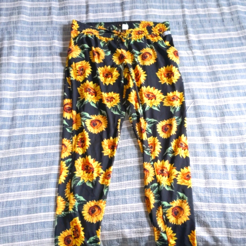 Sunflower pants 🌻